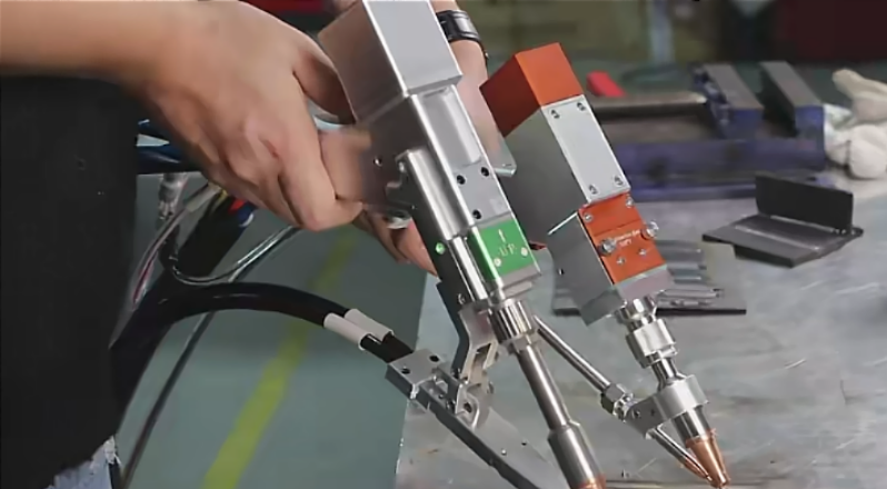 Comparison between single wire feed welding gun head and double wire feed welding gun head
