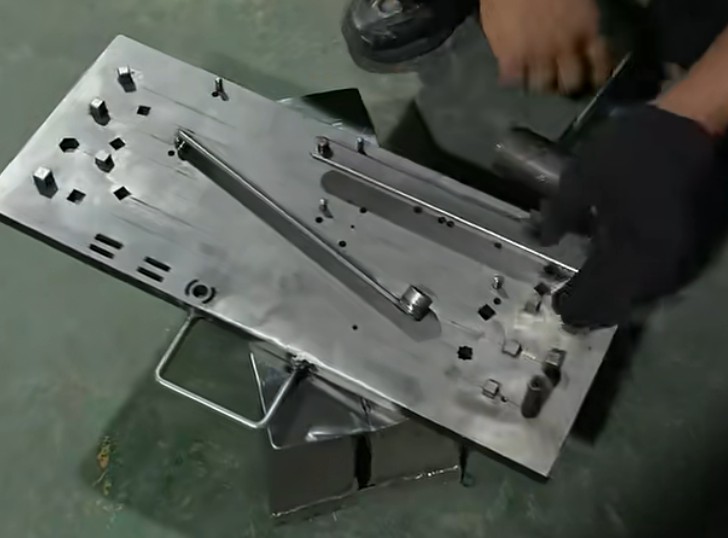 ZS Laser Successfully Delivers a Customized CNC Laser Welding Machine for Automatic Door Handle Manufacturing ZS Laser Successfully Delivers a Customized CNC Laser Welding Machine for Automatic Door Handle Manufacturing