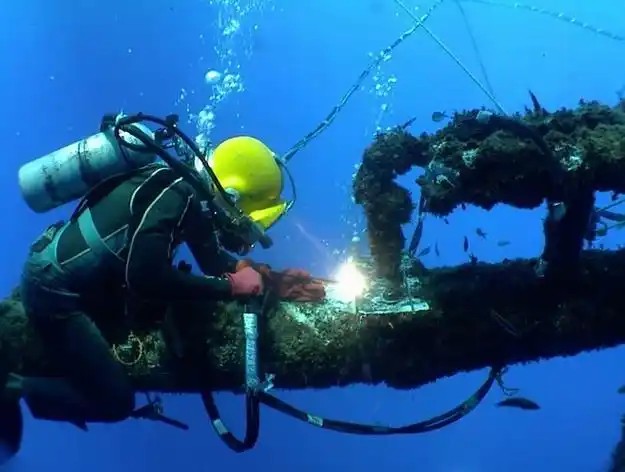 Submarine welding operations